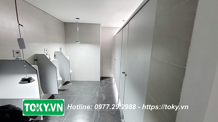 400m2 vách ngăn vệ sinh cho tòa nhà BIDV 545 Nguyễn Văn Cừ