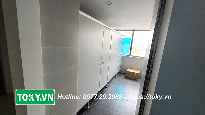 400m2 vách ngăn vệ sinh cho tòa nhà BIDV 545 Nguyễn Văn Cừ