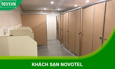 Thi công vách ngăn vệ sinh compact hpl cho khách sạn Novotel