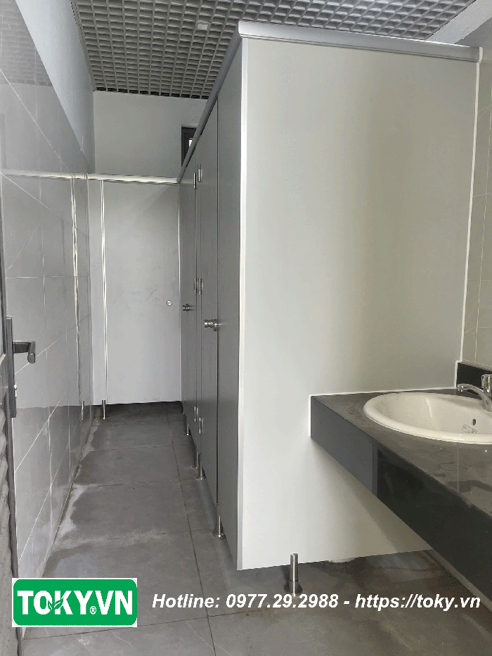 Giải pháp vách ngăn vệ sinh Trường THCS Đông Dư