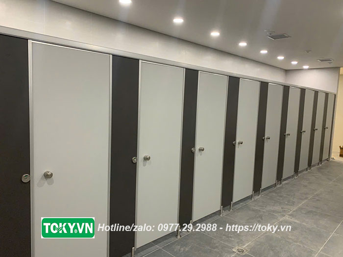 Hoàn thiện 300m2 vách ngăn vệ sinh cho nhà máy Autoliv Quảng Ninh