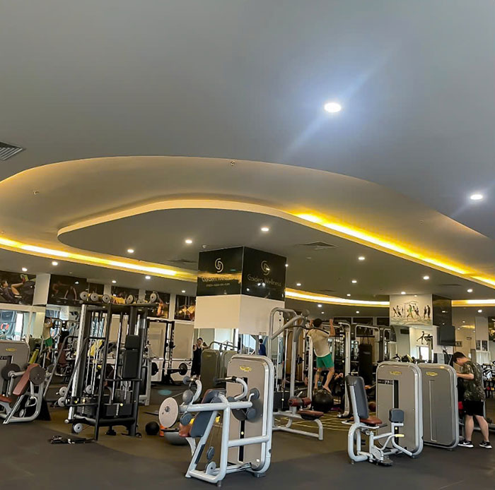 Hoàn thiện vách ngăn vệ sinh tại phòng thể hình Golden Wellness Fitness & Spa