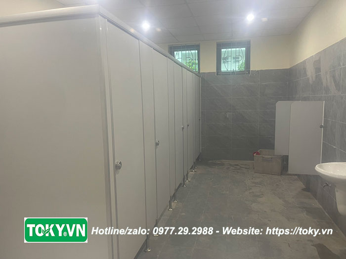 Lắp đặt 300m2 vách ngăn vệ sinh cho trường phòng cháy chữa cháy