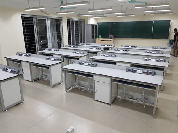 Cung cấp mặt bàn thí nghiệm compact Trường THCS Chu Văn An