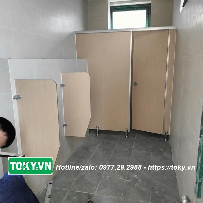 Thi công 80m2 vách ngăn vệ sinh cho công ty nước sạch số 2 Long Biên