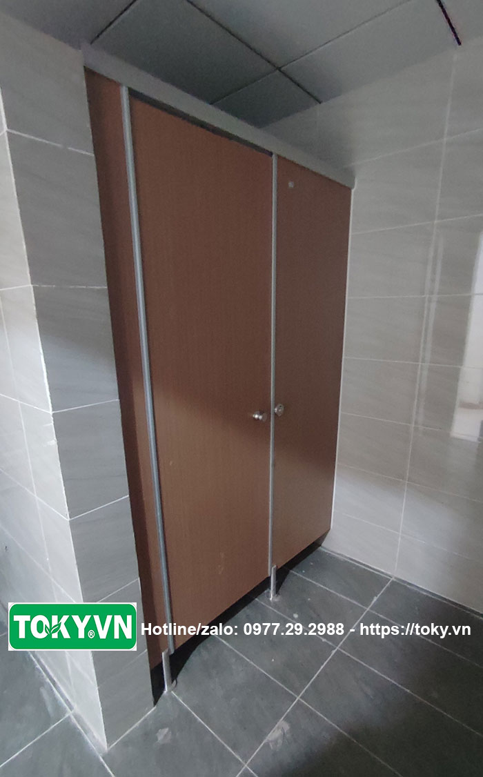 Toky thi công 80m2 vách ngăn vệ sinh tại Quận ủy Hà Đông