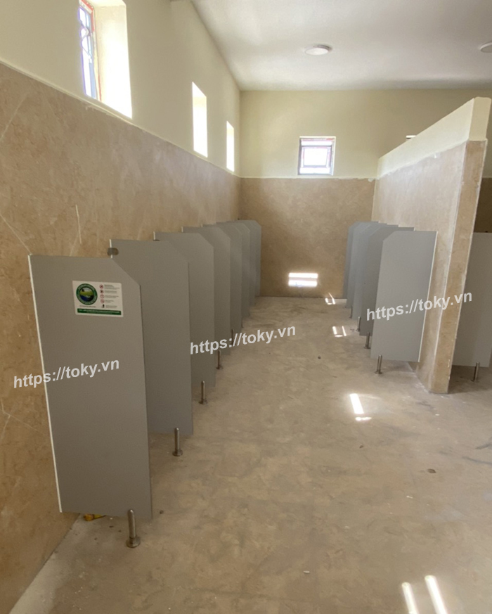 Vách compact nhà vệ sinh trạm dừng nghỉ cao tốc Tam Phát