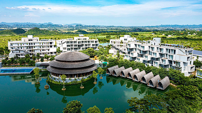 Thi công vách ngăn compact cho Vedana Resort - Ninh Bình