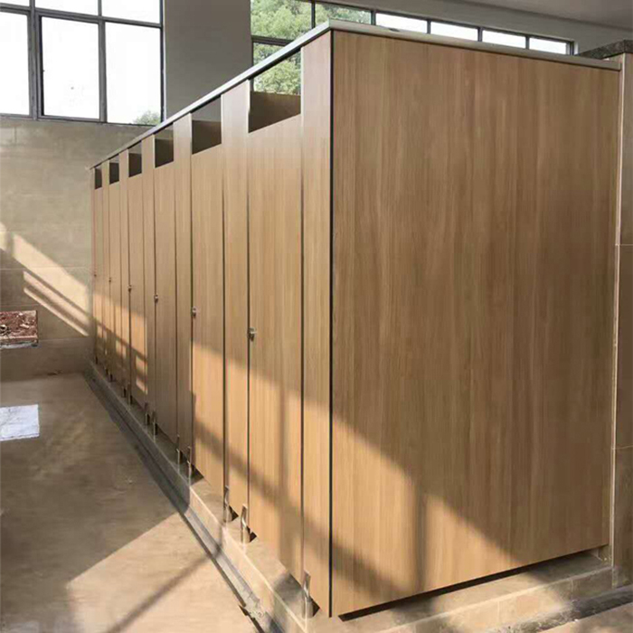 Vách ngăn gỗ nhựa composite làm nhà vệ sinh