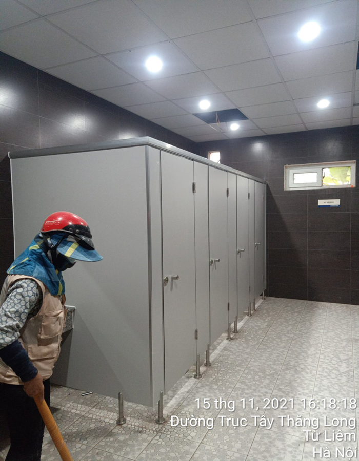 Lắp đặt vách ngăn toilet compact tại Tây Hồ Tây New Town