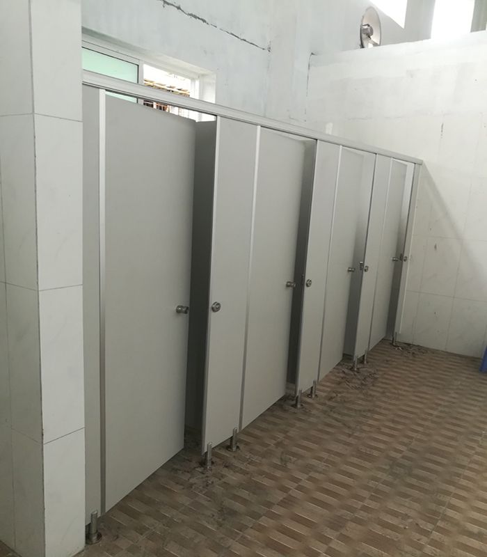 Vách ngăn vệ sinh chịu nước Trường Tiểu học Trần Đăng Ninh
