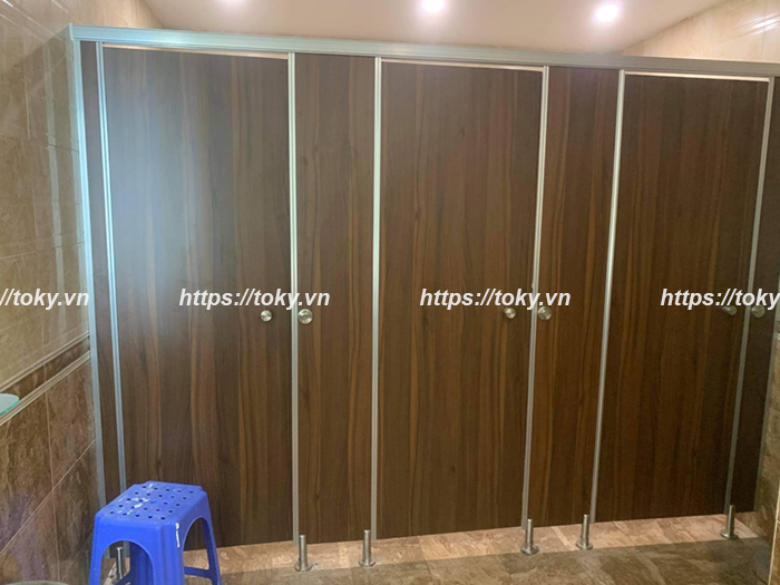 Vách ngăn vệ sinh compact hpl tòa nhà MBbank Cát Linh