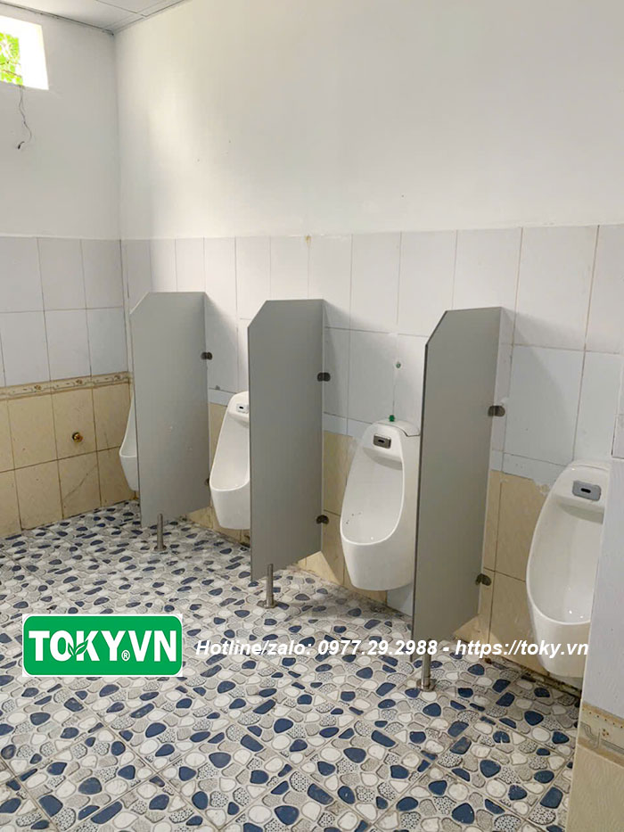 Vách ngăn vệ sinh compact trường cao đẳng ngoại ngữ - công nghệ và truyền thông