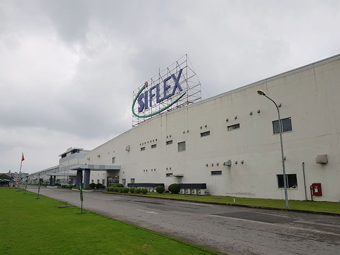 Hút hồn với vách ngăn vệ sinh laminate tại nhà máy công ty SI FLEX