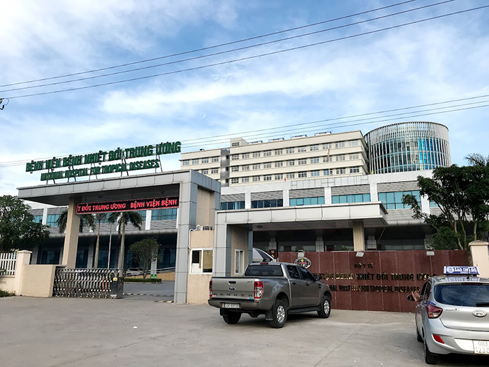 Vách ngăn vệ sinh tại bệnh viện nhiệt đới Trung Ương 2