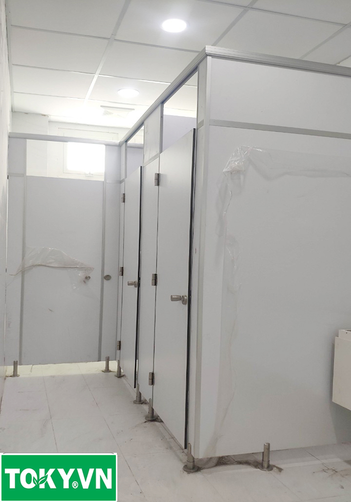 Vách ngăn vệ sinh tại hanoi international school