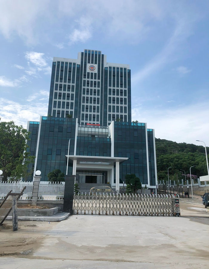 Vách ngăn vệ sinh tại Trụ sở Cục Hải Quan Quảng Ninh