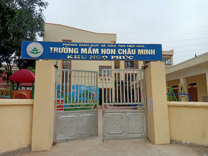 100m2 vách ngăn vệ sinh tại trường mầm non Châu Minh