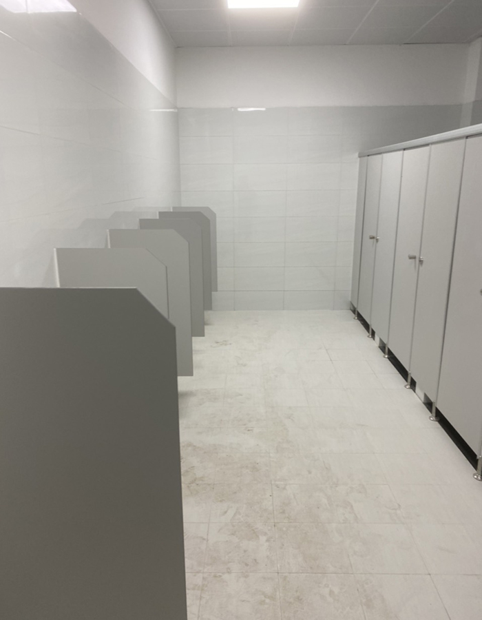 Lắp đặt vách ngăn wc compact cho nhà máy Amtran Hải Phòng