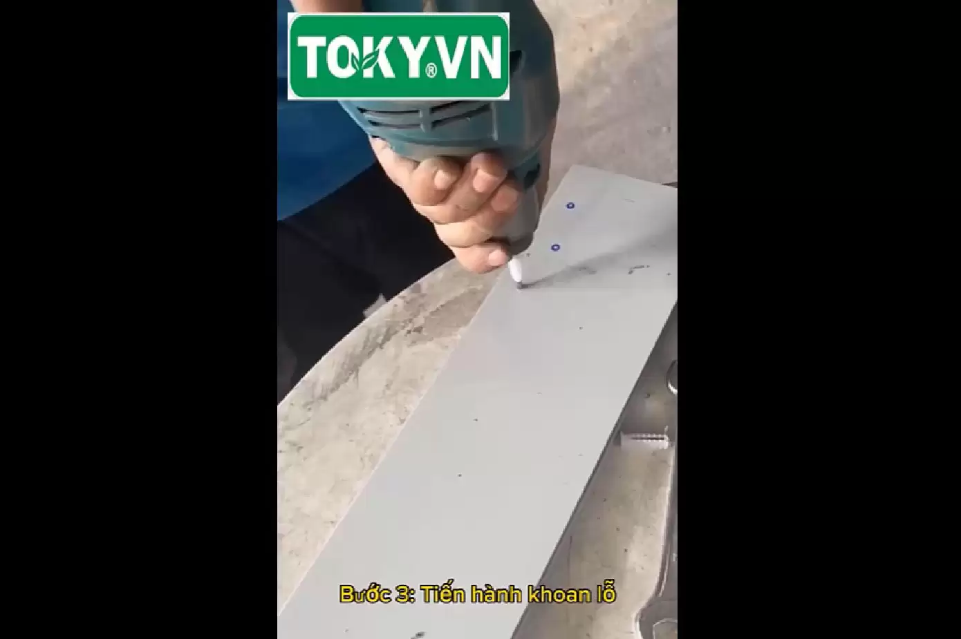 Hướng dẫn khoan mồi tấm compact và bắt vít (có video để làm theo)