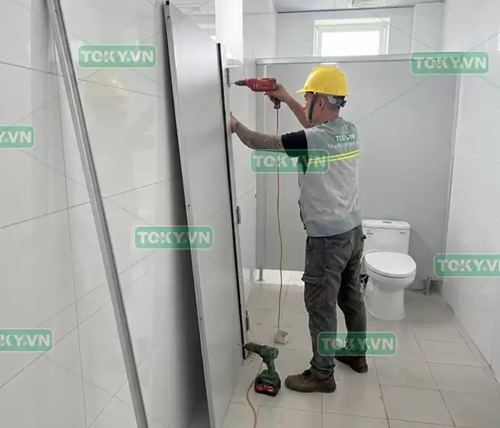 Báo giá nhân công lắp đặt vách ngăn vệ sinh compact chi tiết 5 Quy trình thuê nhân công lắp đặt vách ngăn vệ sinh compact
