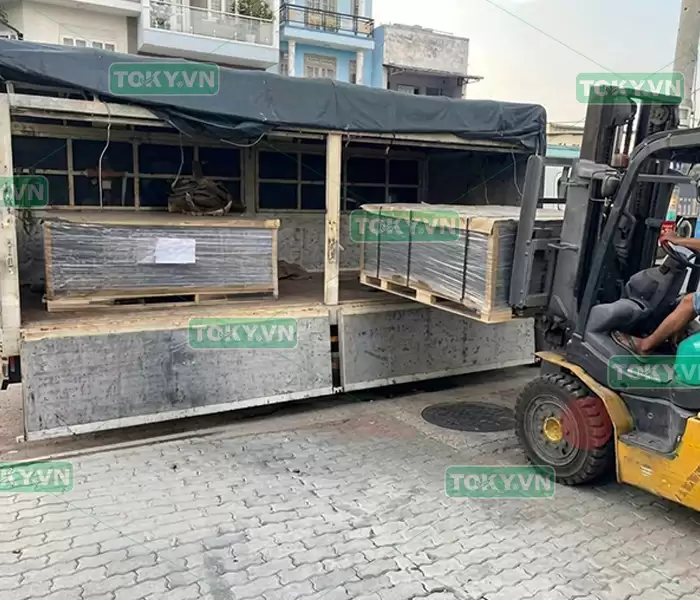 Hướng dẫn lắp đặt vách ngăn vệ sinh compact, mfc đúng chuẩn 7 Nên tự lắp đặt hay chọn đơn vị thi công vách ngăn vệ sinh chuyên nghiệp?