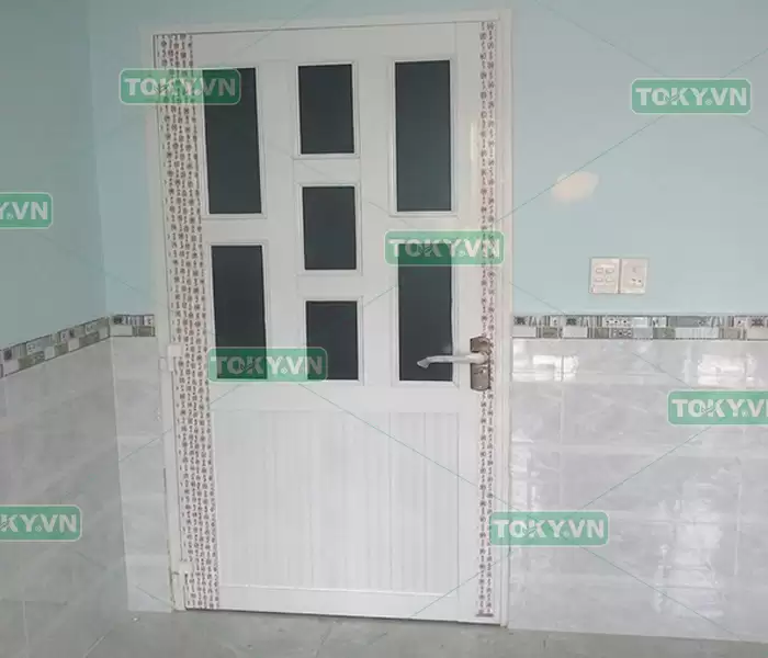 Vách ngăn vệ sinh bằng nhựa - Các loại phổ biến, ưu nhược điểm và cách chọn 2026 3 Vách ngăn vệ sinh bằng nhựa lõi thép