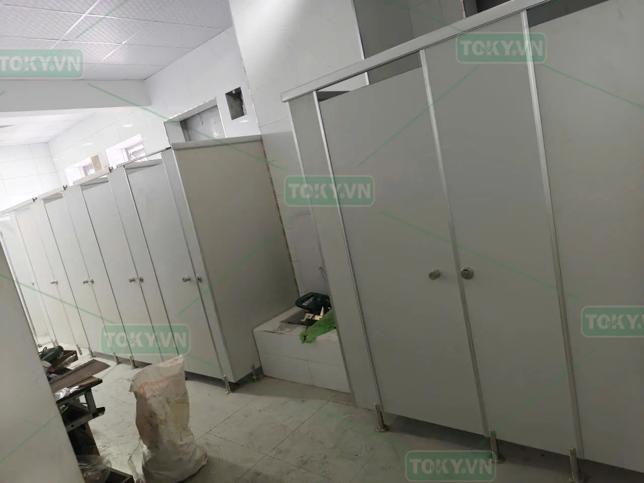 Dự án thi công vách ngăn vệ sinh tại Nhà máy TCL Tonly Việt Nam – Quảng Ninh