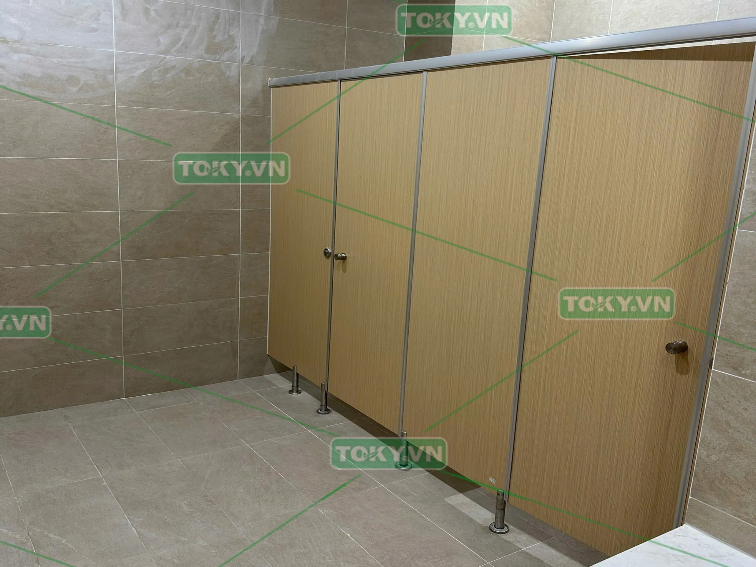 Dự án vách ngăn vệ sinh tại Tòa nhà Intracom Building – 82 Dịch Vọng Hậu