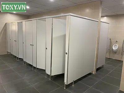 vach ngan ve sinh compact cho benh vien
