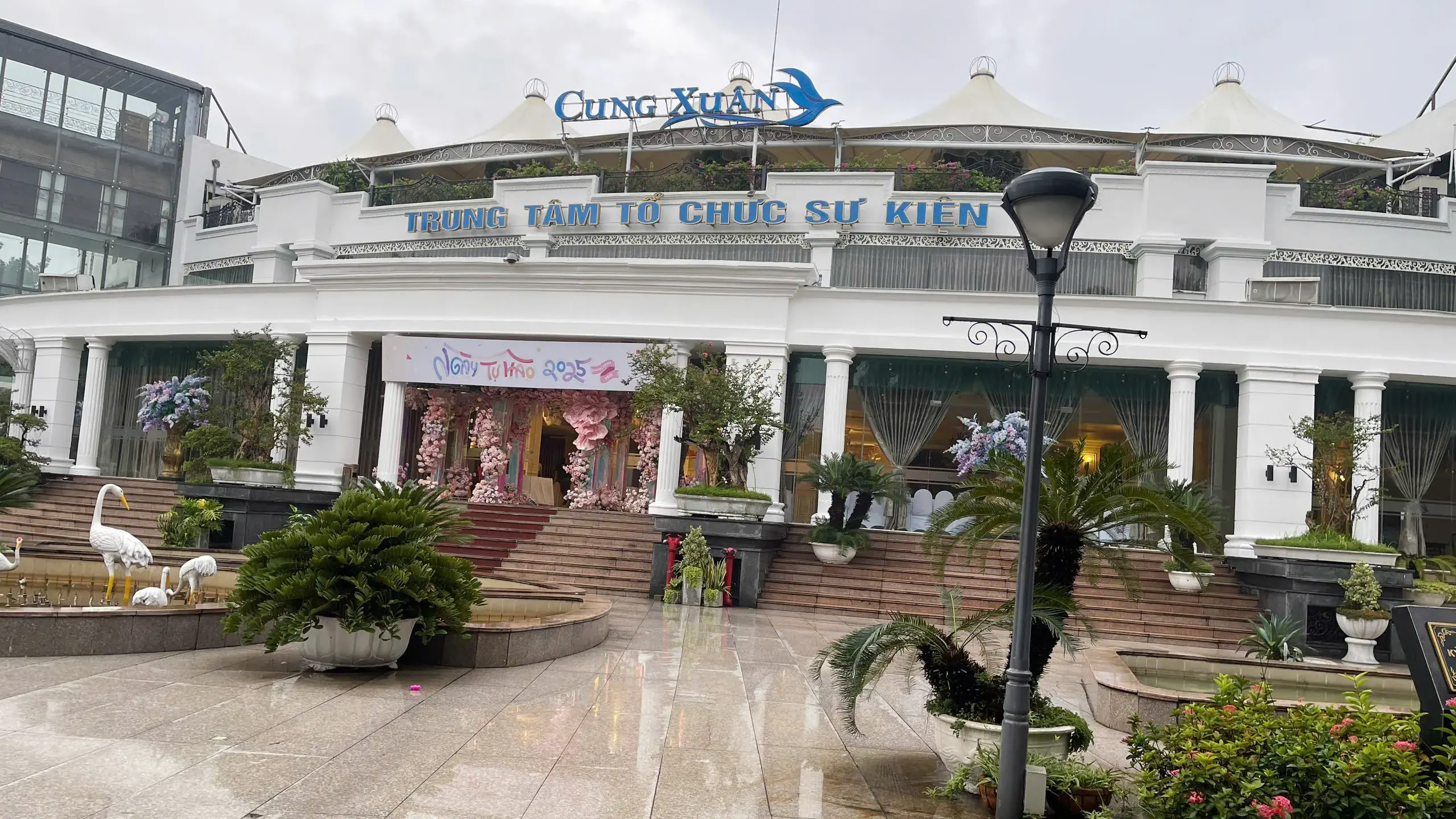 Dự án 300m2 vách ngăn vệ sinh cho Trung tâm tiệc cưới Cung Xuân