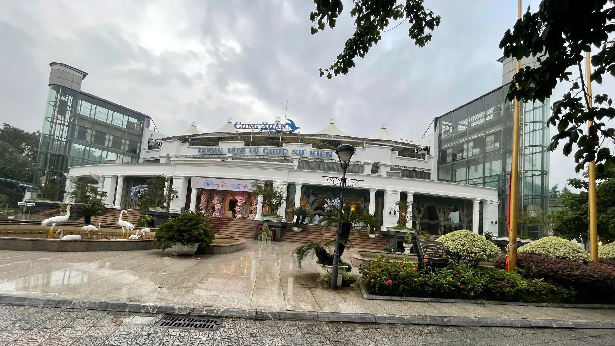 Dự án 300m2 vách ngăn vệ sinh cho Trung tâm tiệc cưới Cung Xuân