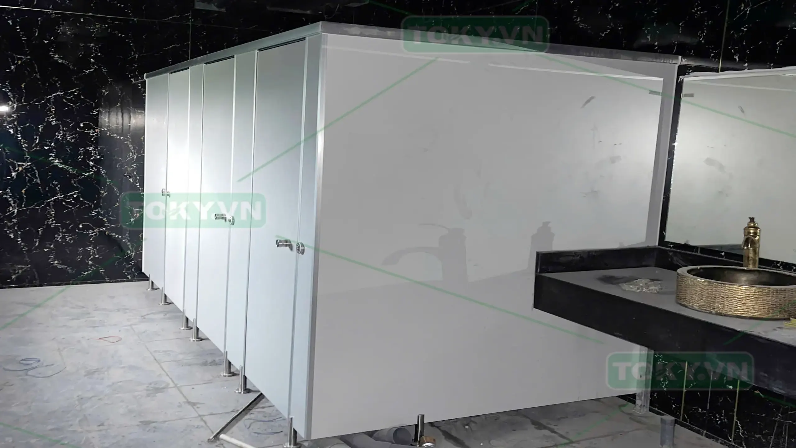 Dự án 300m2 vách ngăn vệ sinh cho Trung tâm tiệc cưới Cung Xuân