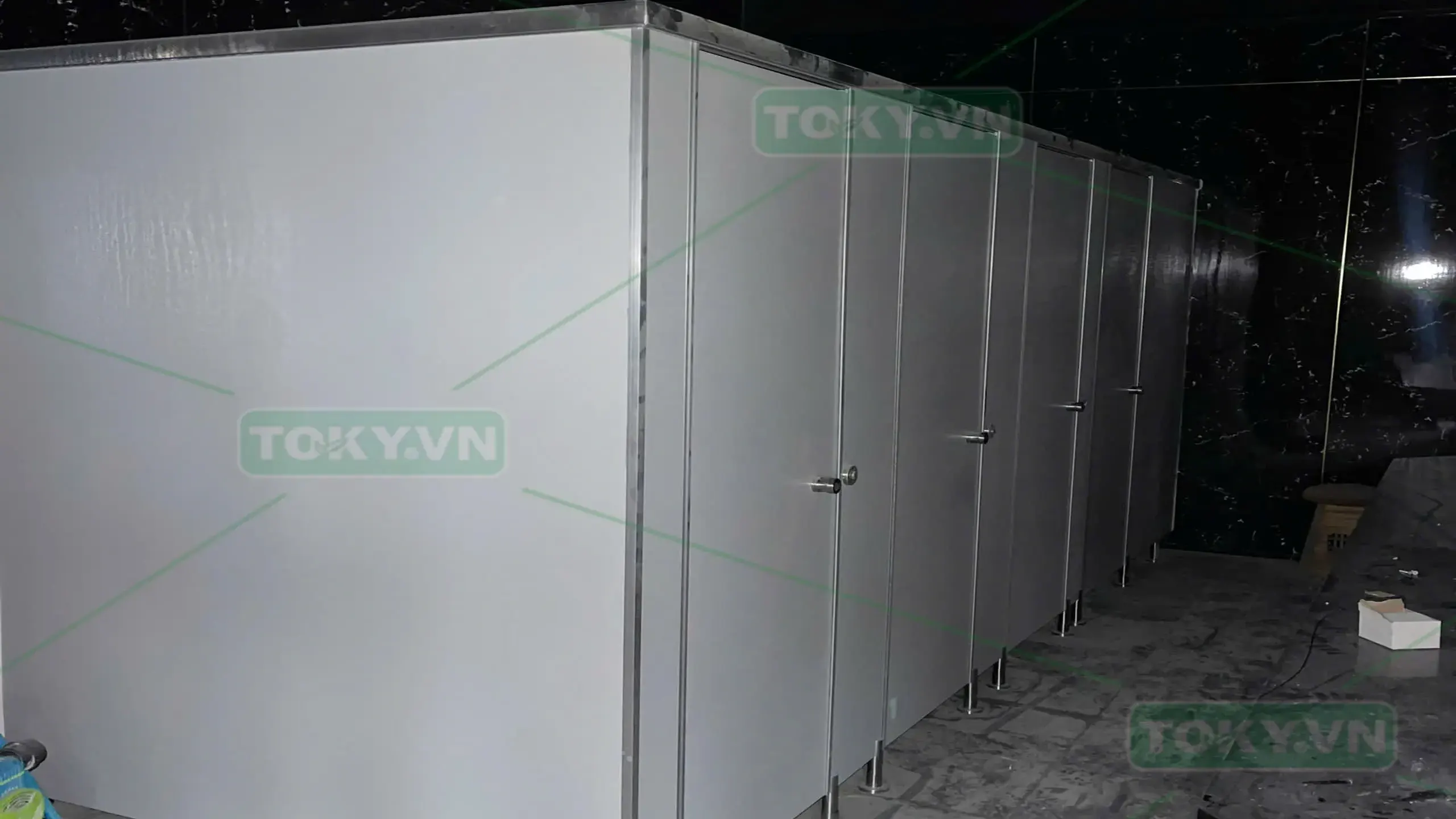 Dự án 300m2 vách ngăn vệ sinh cho Trung tâm tiệc cưới Cung Xuân