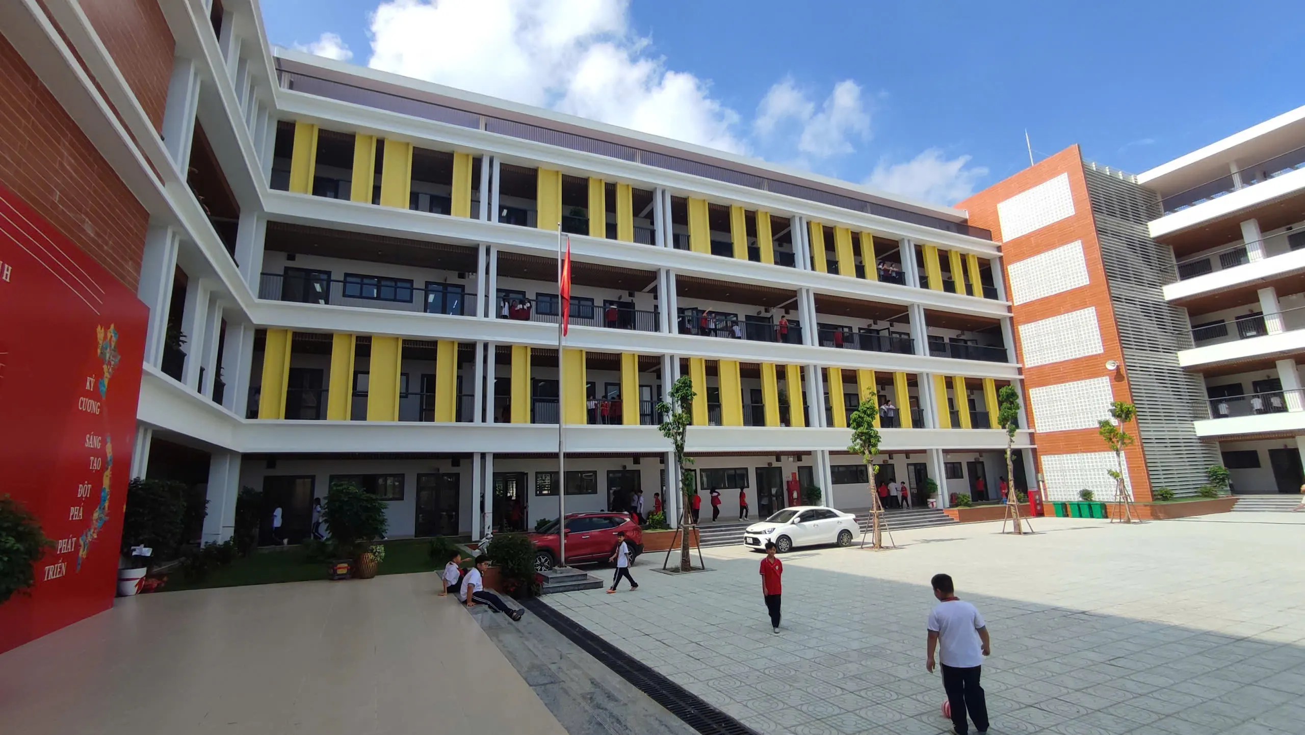 Dự án vách ngăn vệ sinh cho Trường THCS Đào Duy Tùng