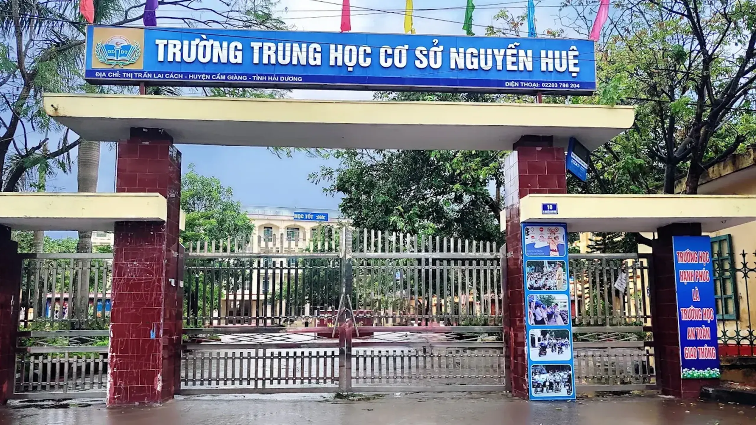 Lắp đặt vách ngăn vệ sinh Compact tại Trường THCS Nguyễn Huệ