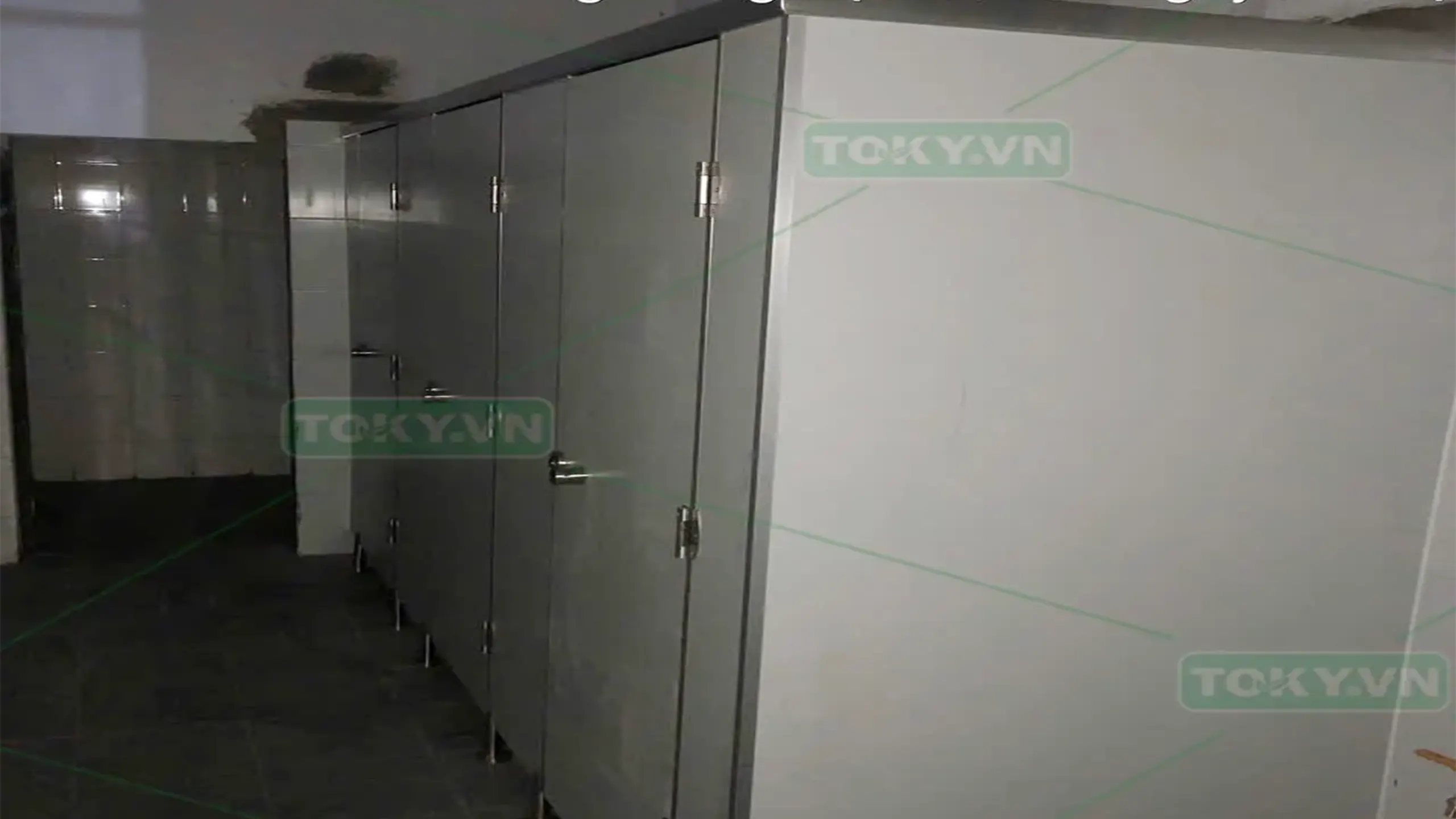 Lắp đặt vách ngăn vệ sinh Compact tại Trường THCS Nguyễn Huệ
