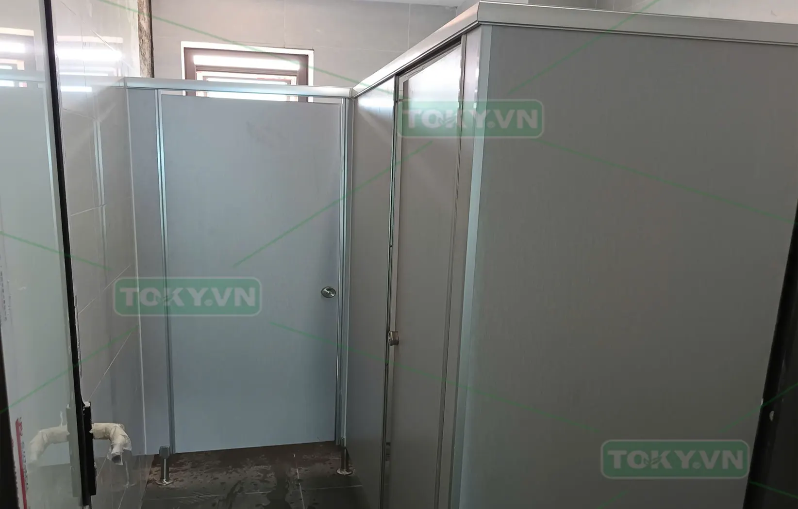 TOKY hoàn thiện vách ngăn vệ sinh Trụ sở Ngân hàng VietinBank – Chi nhánh Bắc Thăng Long