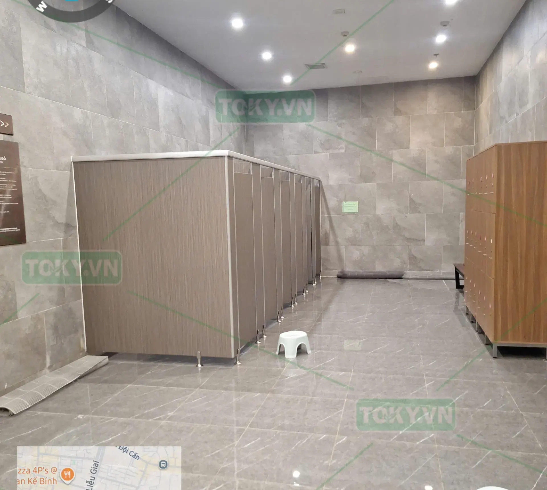 Vách ngăn nhà vệ sinh Compact tại Tòa nhà Vincom Center Metropolis