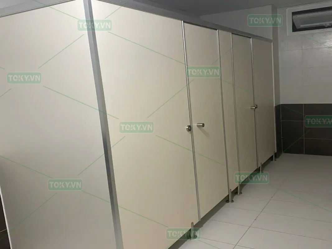 150m2 Vách ngăn vệ sinh cho Nhà thi đấu xã Thuận An – Gia Lâm