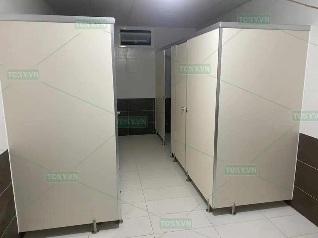 150m2 Vách ngăn vệ sinh cho Nhà thi đấu xã Thuận An – Gia Lâm