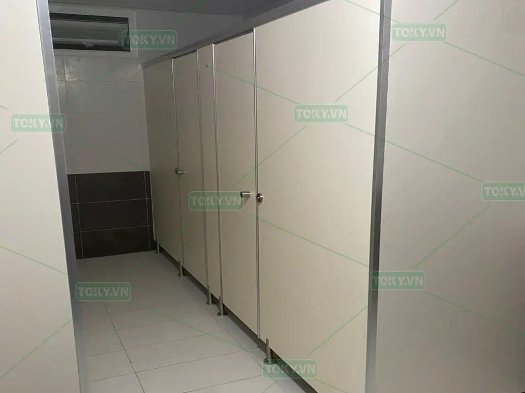 150m2 Vách ngăn vệ sinh cho Nhà thi đấu xã Thuận An – Gia Lâm