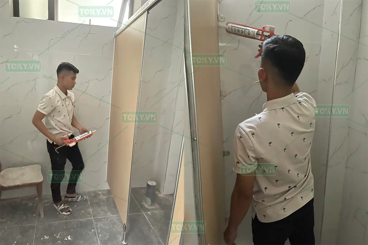 Hoàn thiện vách ngăn vệ sinh cho Trường Học viện Bưu chính Viễn thông