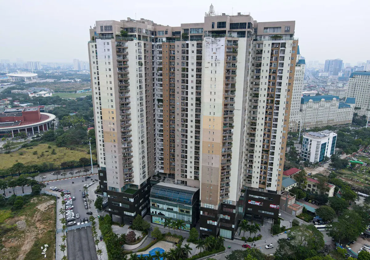 Toàn cảnh vách ngăn vệ sinh Compact Tòa nhà Golden Palace sau khi hoàn thiện