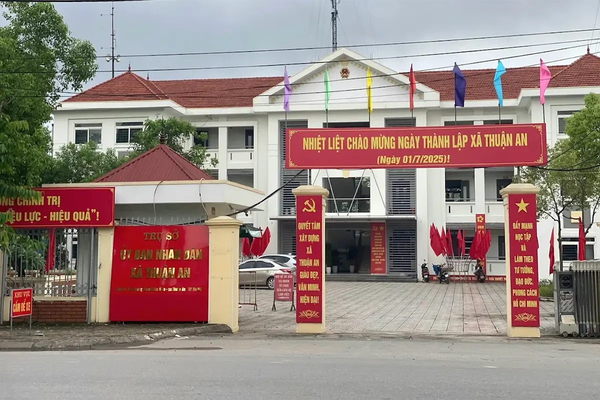 TOKY lắp đặt vách ngăn Compact cho UBND Xã Thuận An