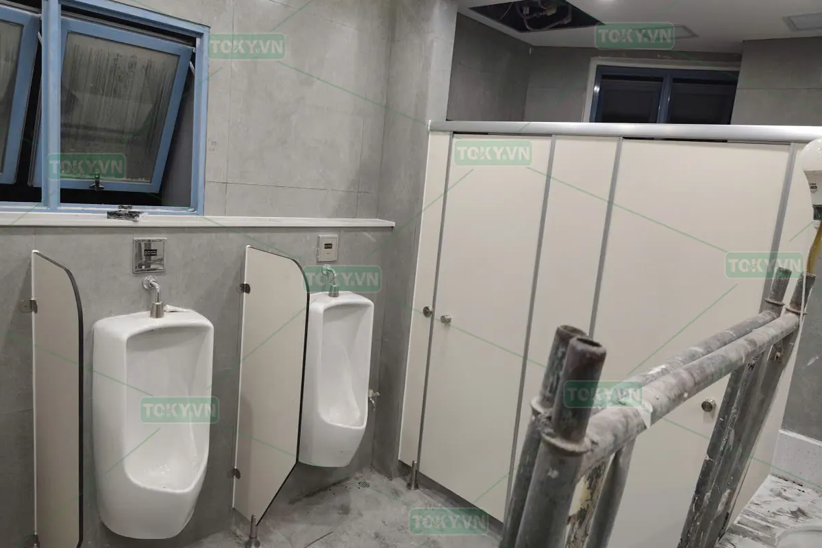 Vách ngăn vệ sinh Compact cho Tòa nhà VNPT NET