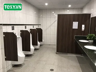 vach ngan ve sinh compact cho toa nha
