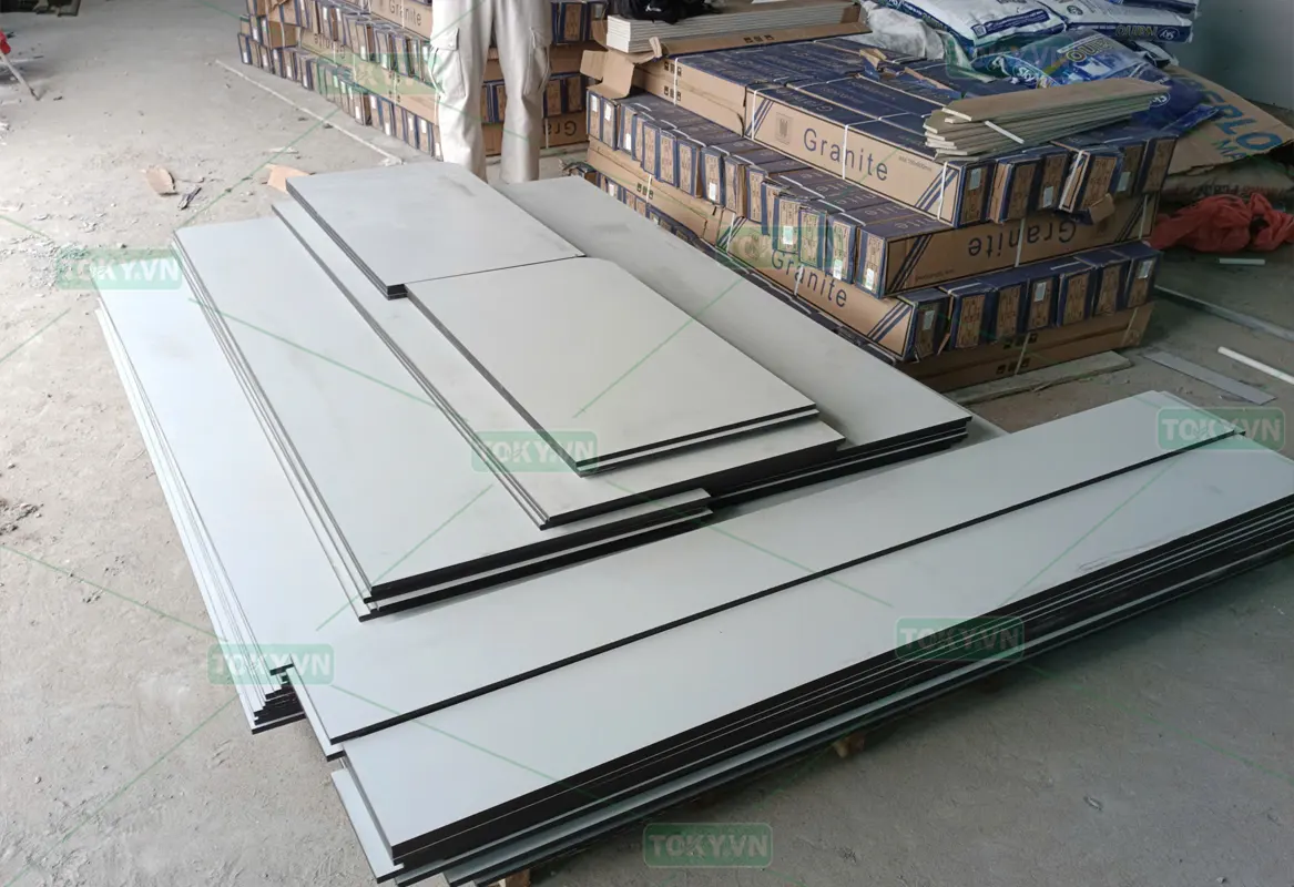 Vách ngăn vệ sinh Compact HPL cho Công ty văn phòng phẩm cao cấp – Ninh Bình