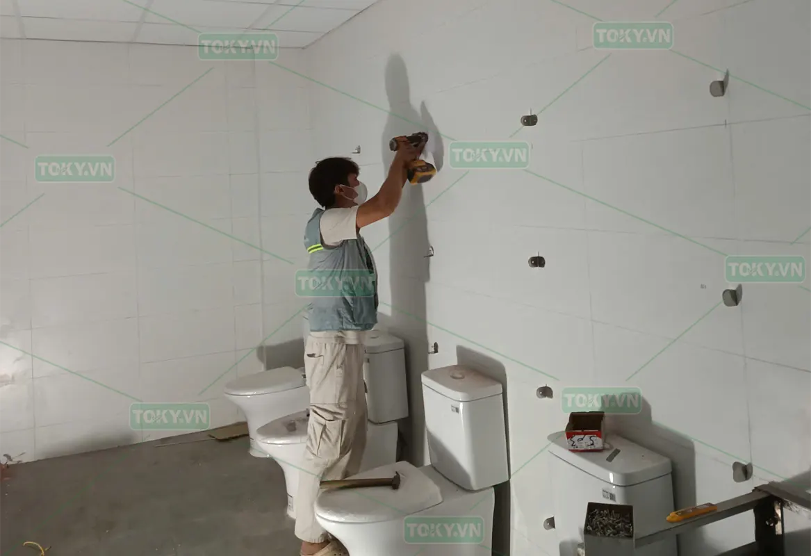Vách ngăn vệ sinh Compact HPL cho Công ty văn phòng phẩm cao cấp – Ninh Bình