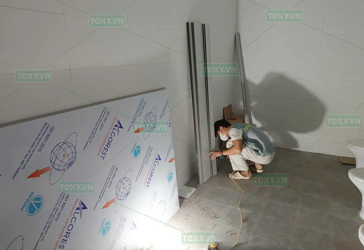Vách ngăn vệ sinh Compact HPL cho Công ty văn phòng phẩm cao cấp – Ninh Bình
